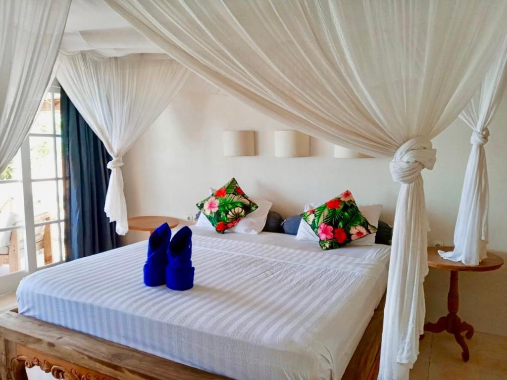 Serenity Luxurious Beachfront Villa & Spa With Private Infinity Pool, 8 Guests Gili Air Exterior foto